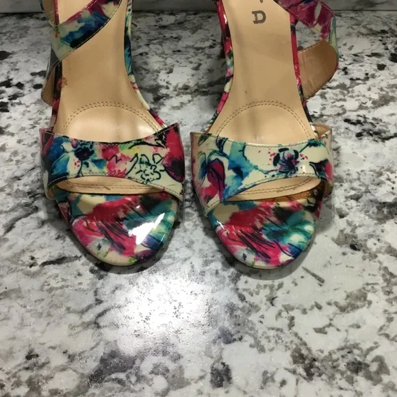 Unisa Women's Floral Patent Open Toe Pumps Heels - Picture 8 of 13